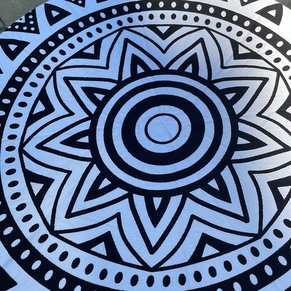 🔴SOLD-Linum Home Textiles Table Cloth - Picture 3 of 8